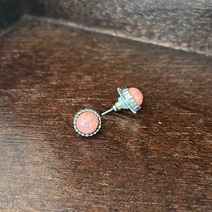 Women’s marbled stud earrings